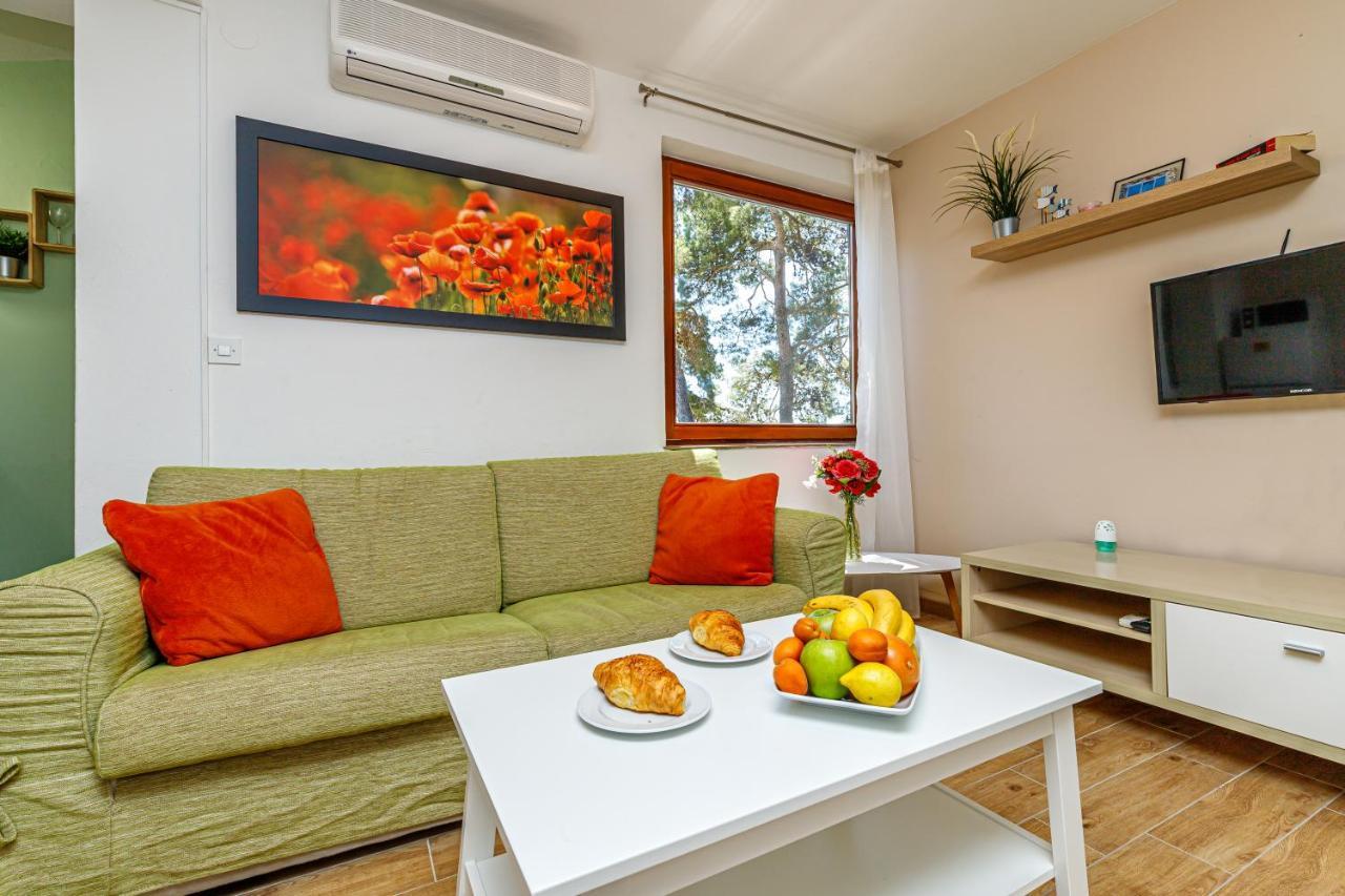 Al Mare Apartments Rovinj Exteriör bild