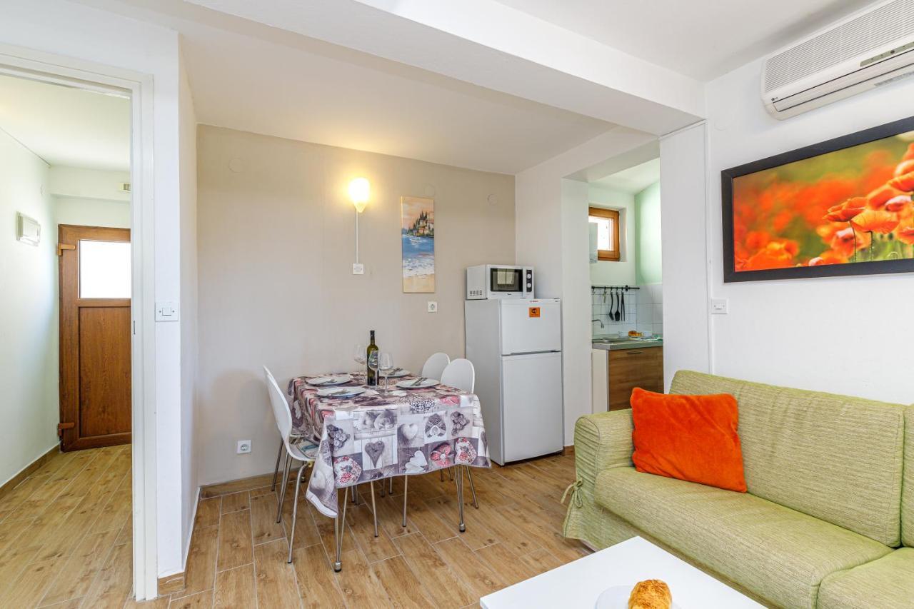 Al Mare Apartments Rovinj Exteriör bild